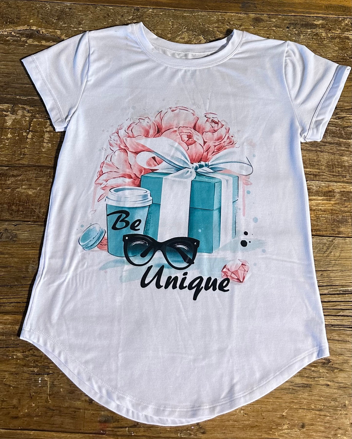Be unique fashion Woman chic Tshirt - Revolucion Boutique and More