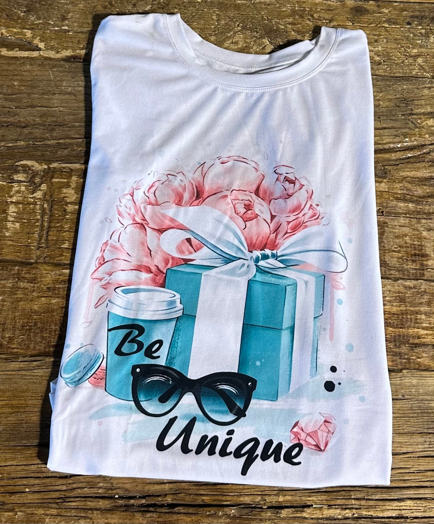 Be unique fashion Woman chic Tshirt - Revolucion Boutique and More